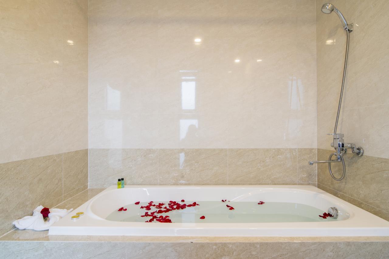 Dana Marina Boutique Hotel Дананг Екстериор снимка